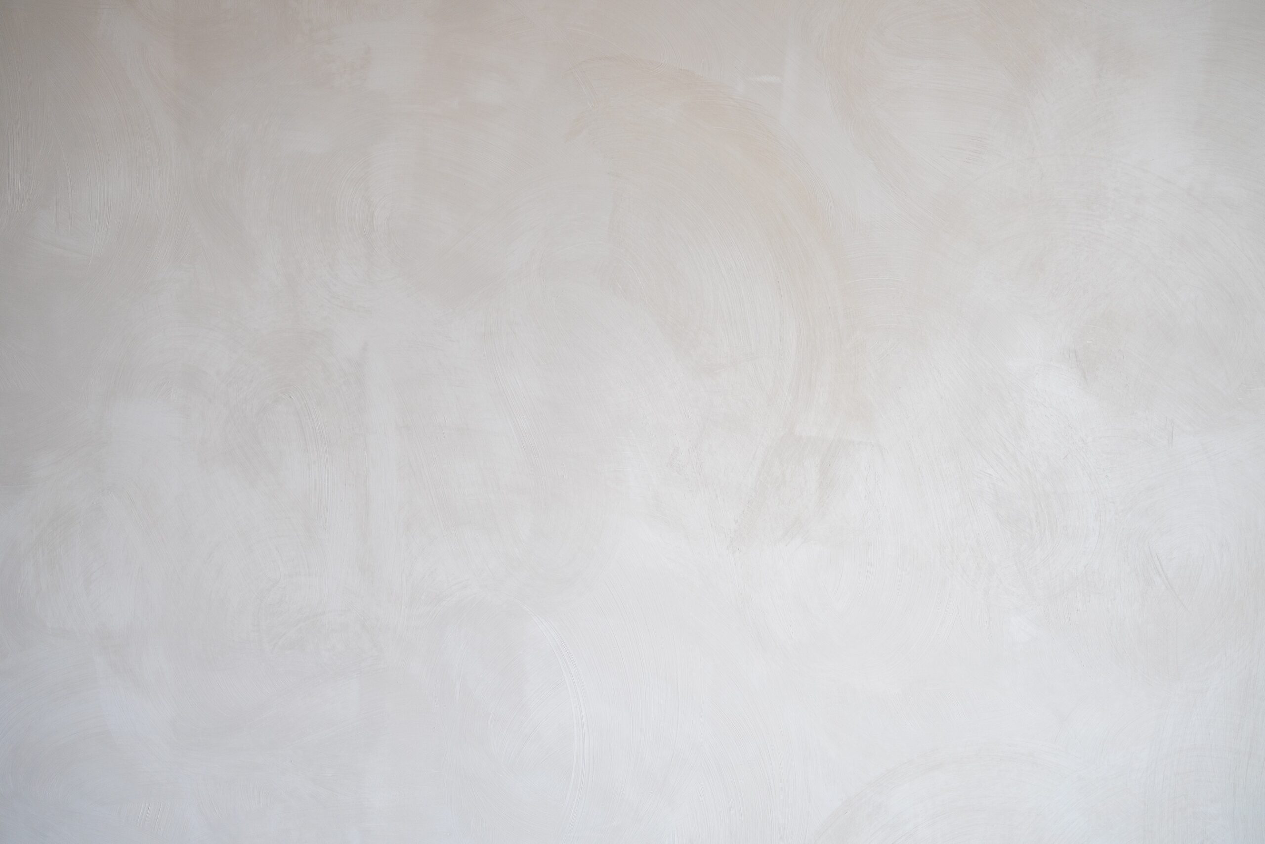 Japandi interieur is een interieurstijl die scandinavisch en modern Japans combineert. Beide interieur stijlen hebben een minimalistische basis en een focus op warmte en natuurlijke elementen. Als kenmerk heeft de Japandi stijl neutrale effen aardtinten en patronen. Dit wordt vervolgens gecombineerd met minimalisme en strakke lijnen. Binnen Japandi zijn meubels en decoratie gemaakt van natuurlijke materialen. Decoratie bestaat vaak uit riet, hout, bamboe en linnen.