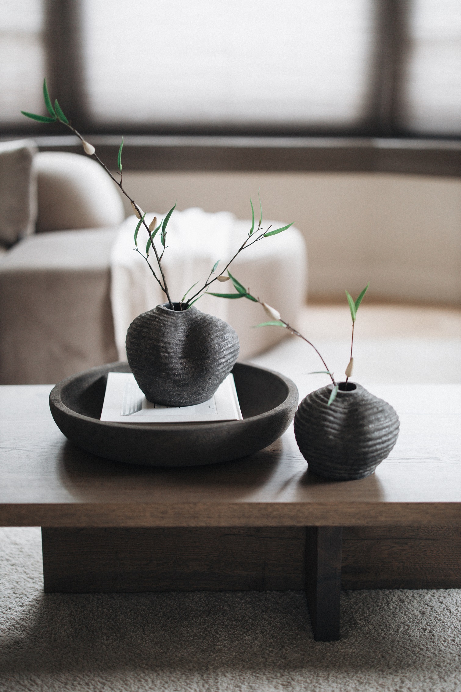 Bij House of a Stylist beschikken we niet alleen over expertise op het gebied van interieurstyling, maar ook over jarenlange ervaring als creatief producent. Dankzij deze kennis tillen we jouw content naar een hoger niveau en bereiken we de gewenste doelgroep. We vertalen bedrijfsdoelstellingen en marketingstrategieën naar de opzet en styling van fotoshoots. Onze samenwerking met Still Collection had als doel om content te creëren die een nieuw publiek aansprak en die de basis legde voor de merkidentiteit.