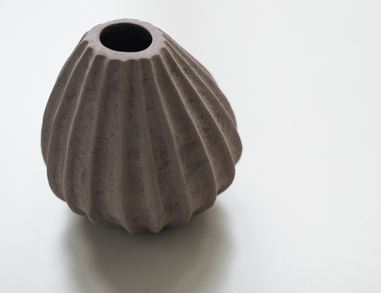 Bij House of a Stylist beschikken we niet alleen over expertise op het gebied van interieurstyling, maar ook over jarenlange ervaring als creatief producent. Dankzij deze kennis tillen we jouw content naar een hoger niveau en bereiken we de gewenste doelgroep. We vertalen bedrijfsdoelstellingen en marketingstrategieën naar de opzet en styling van fotoshoots. Onze samenwerking met Still Collection had als doel om content te creëren die een nieuw publiek aansprak en die de basis legde voor de merkidentiteit.