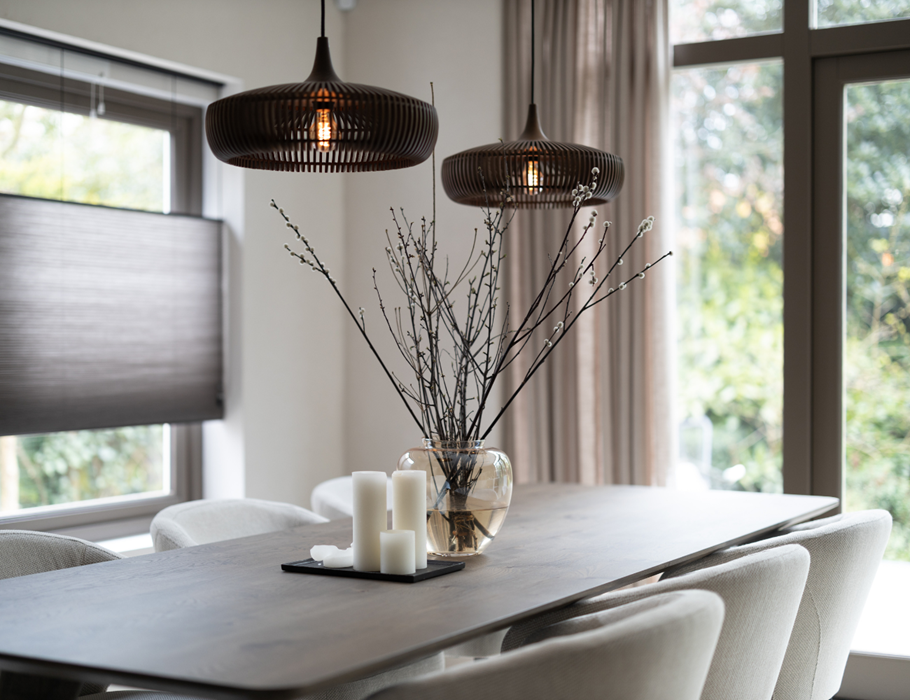 Heb jij het gevoel dat er iets niet “klopt” in het interieur van je huis of bedrijf, ben je niet geheel tevreden over het interieur of twijfel je aan de interieurstijl, indeling, kleuren of sfeer? Dan kunnen wij je bij House of een Stylist helpen. Doormiddel van interieuradvies aan huis, kunnen wij je snel een professioneel advies geven. In dit advies vertellen wij hoe een betere samenhang te creëren binnen jouw interieur, wat er ontbreekt of hoe het interieur compleet te maken