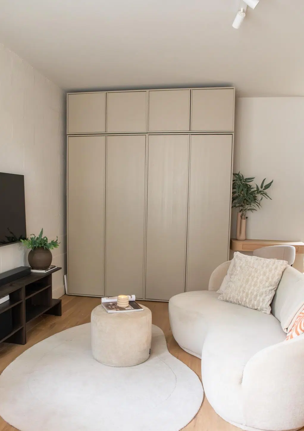 Minimalistisch interieur, woonkamer