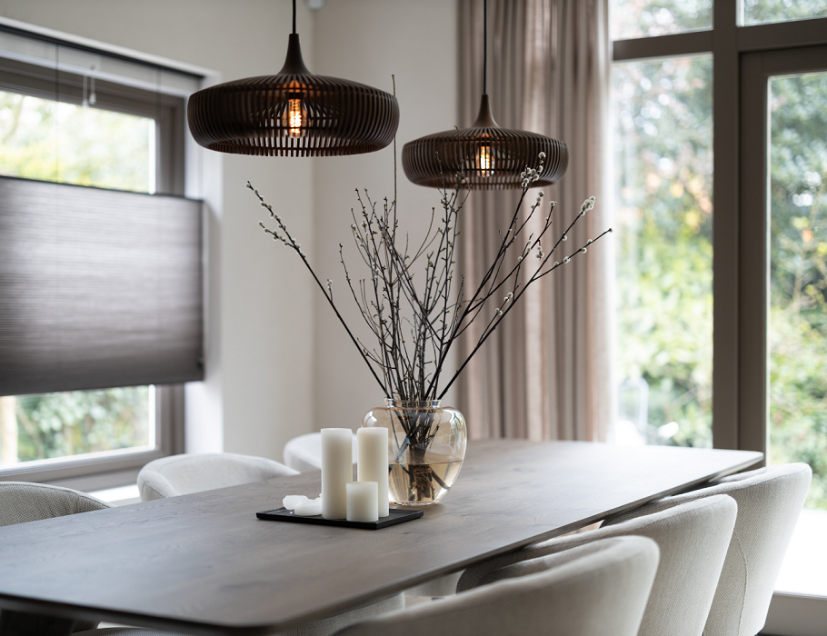 House of a Stylist ontwerpt interieurs die rust brengen en langdurig relevant blijven. Wij doorbreken trends en creëren samenhang door materialen, vormen en objecten zorgvuldig op elkaar af te stemmen. Een interieur moet niet alleen mooi zijn, maar ook prettig functioneren en passen bij wie je bent of waar je merk voor staat.